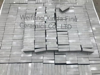 Silicon carbide ceramic plate